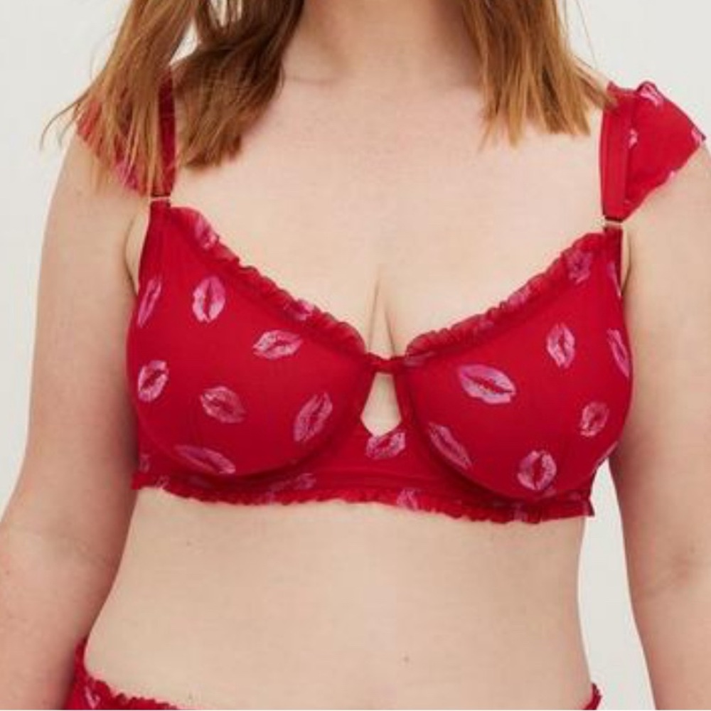 Torrid bralette red pink romantic Valentin’s Day size 2 2X